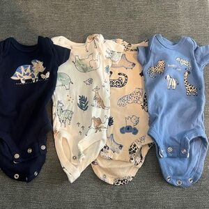 Bundle of 5 Carter's Animal onesies - Preemie